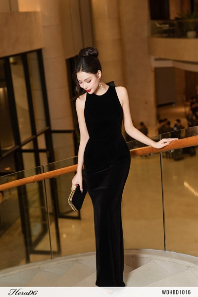 Hiển thị chi tiết cho Đầm ôm dáng đuôi cá cổ yếm Ảnh của Đầm ôm dáng đuôi cá cổ yếm